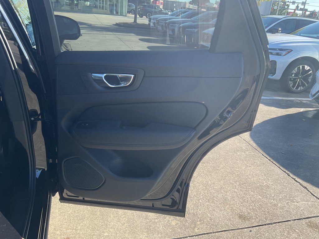 New 2027 Volvo XC60 T8 Plus AWD/4WD image 15