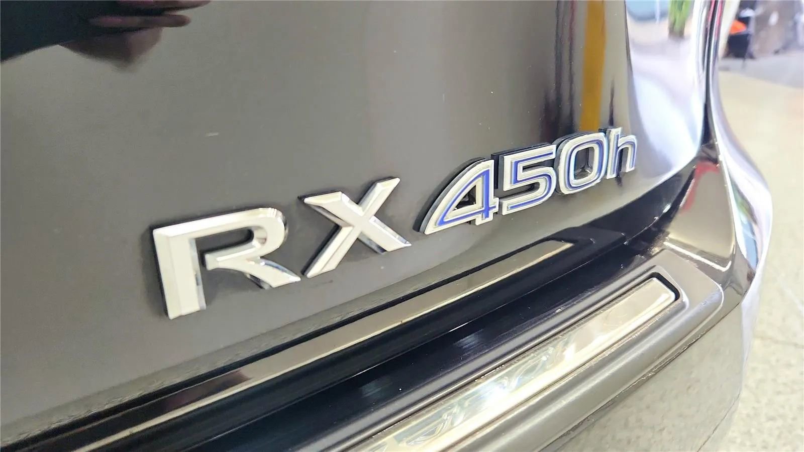 Used 2019 Lexus RX 450h AWD w/ Luxury Package image 17