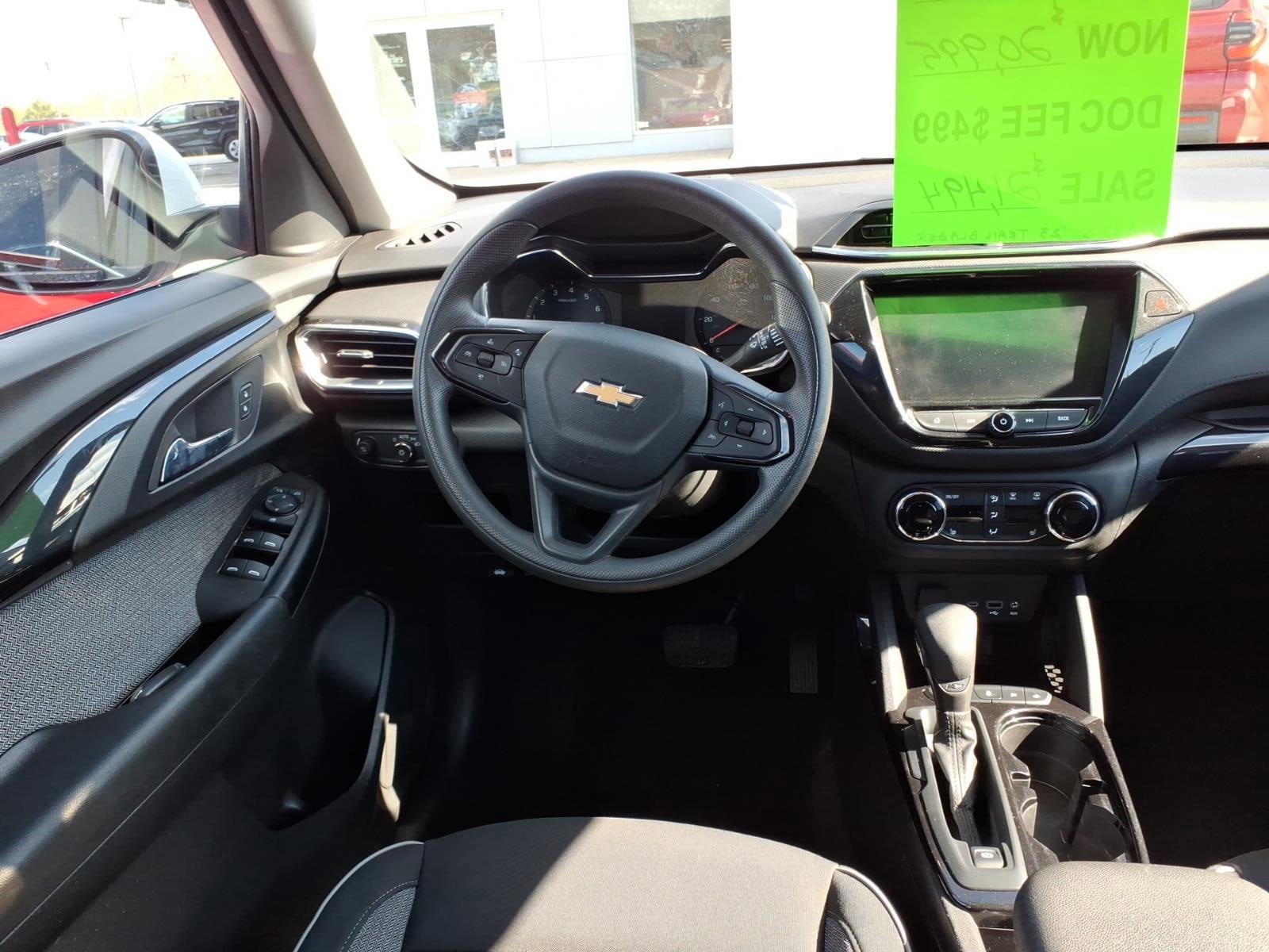 Used 2023 Chevrolet TrailBlazer LT w/ Convenience Package FWD image 9