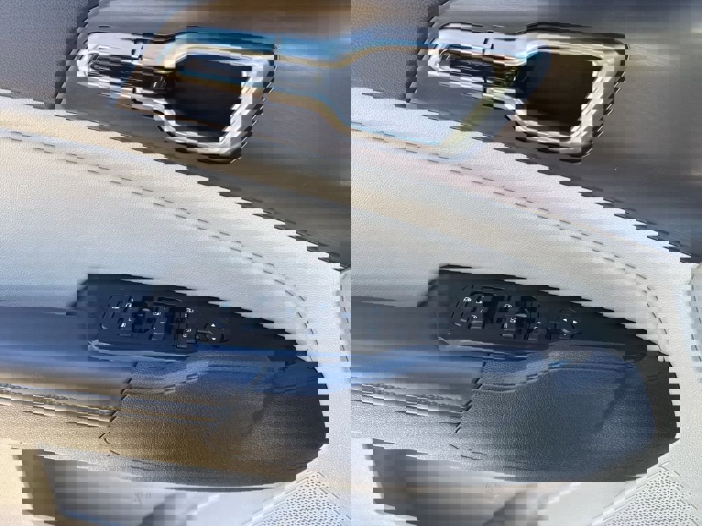 Used 2023 Kia Sportage EX image 18