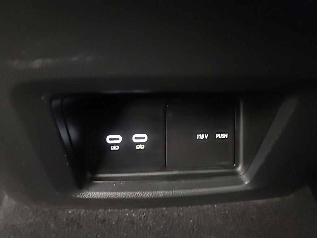 Used 2025 Volkswagen Atlas SE image 23