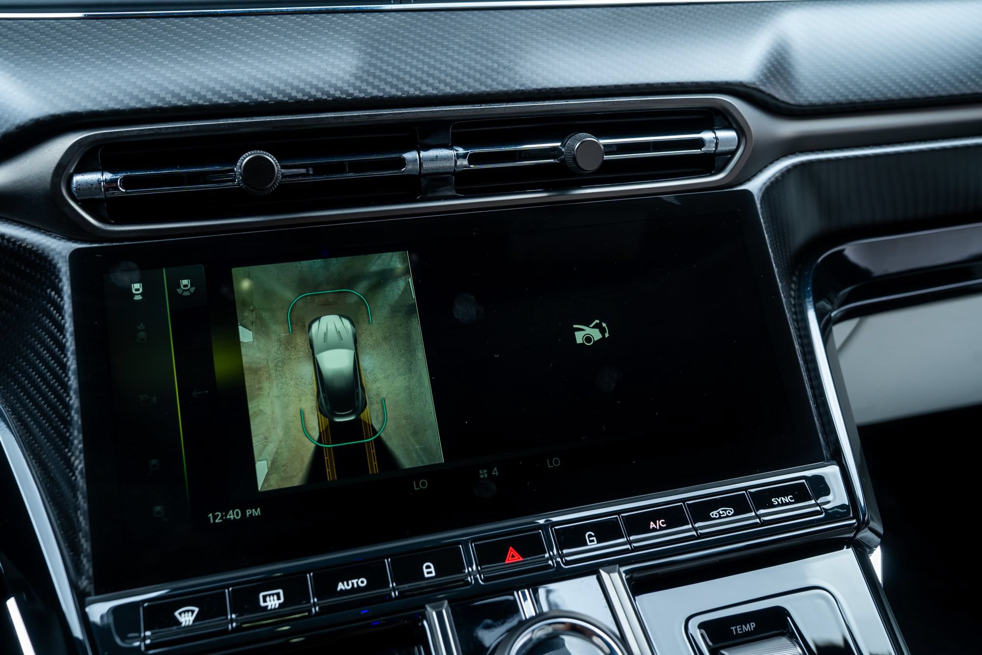Used 2025 Aston Martin V8 Vantage Coupe RWD image 16