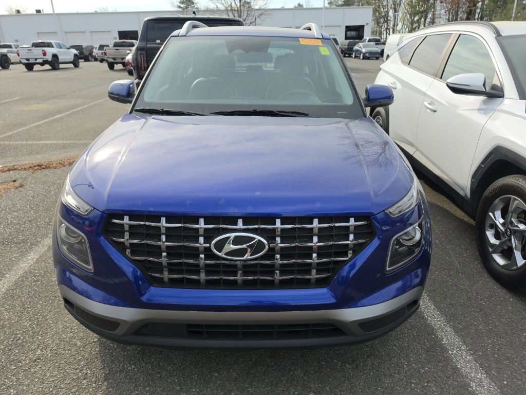 Used 2023 Hyundai Venue Limited image 5