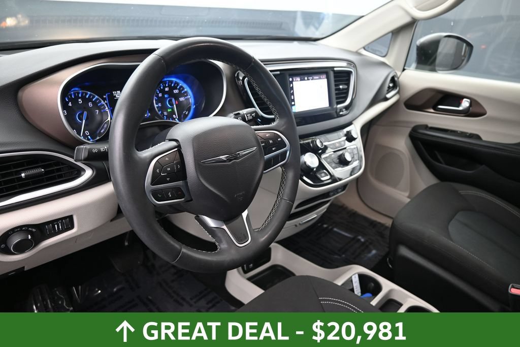 Used 2023 Chrysler Voyager LX FWD image 21