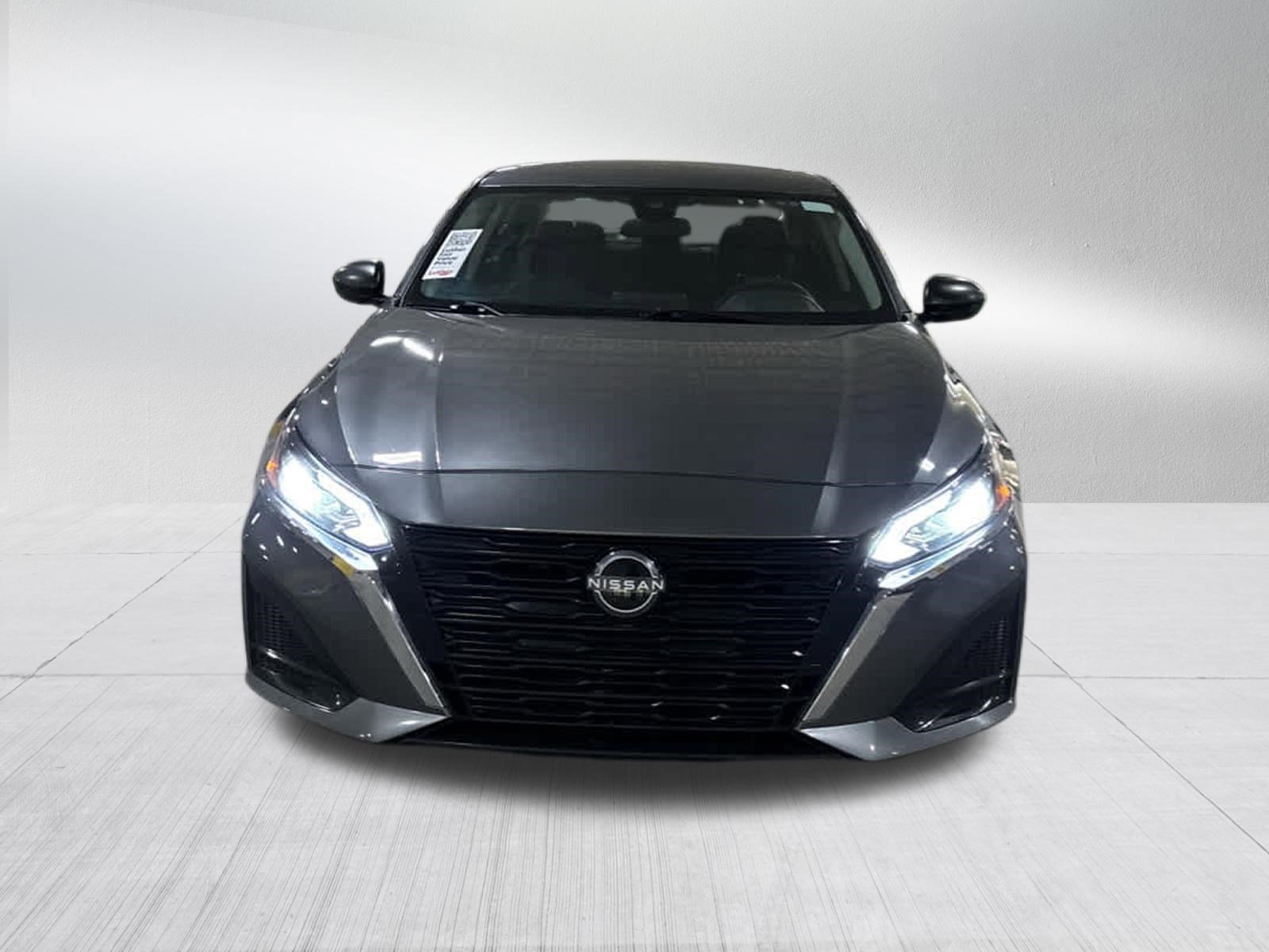 Used 2025 Nissan Altima 2.5 SV FWD image 2
