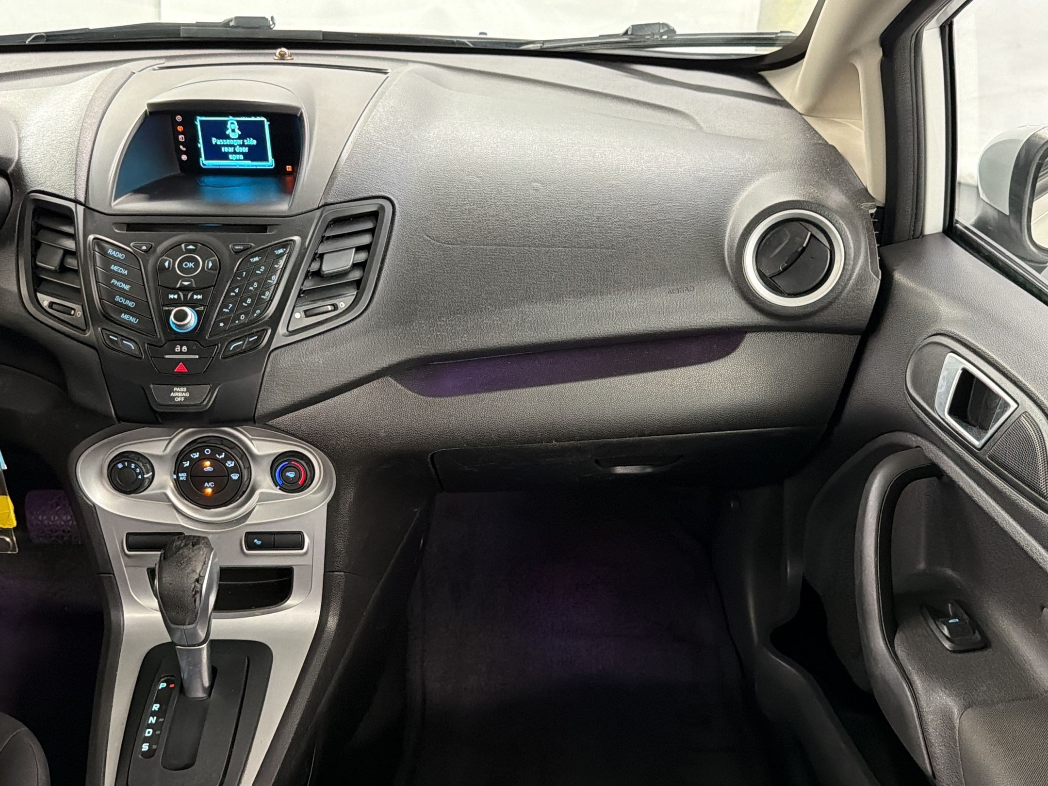 Used 2016 Ford Fiesta SE FWD image 25