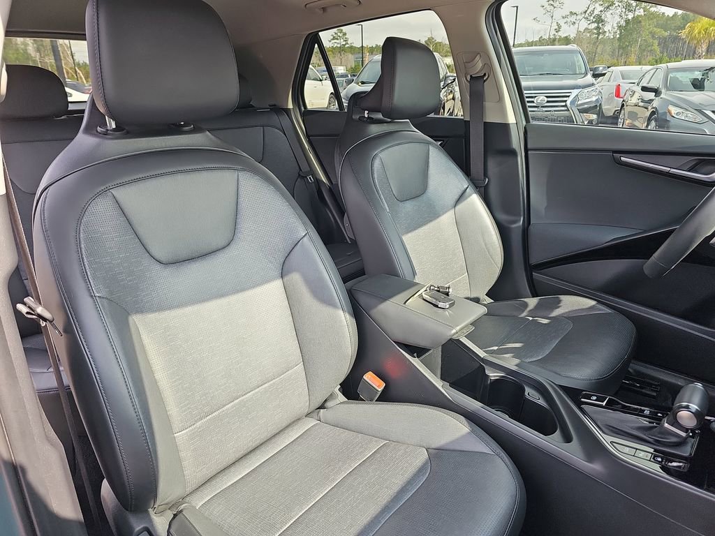 Used 2023 Kia Niro SX Touring image 13