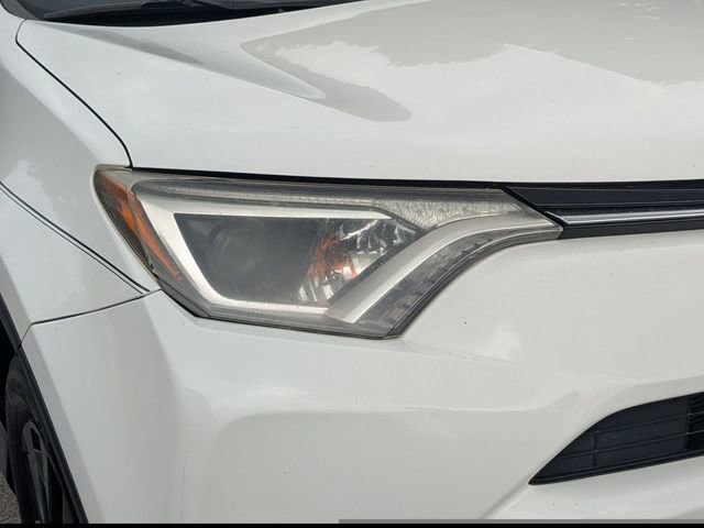 Used 2018 Toyota RAV4 LE image 9