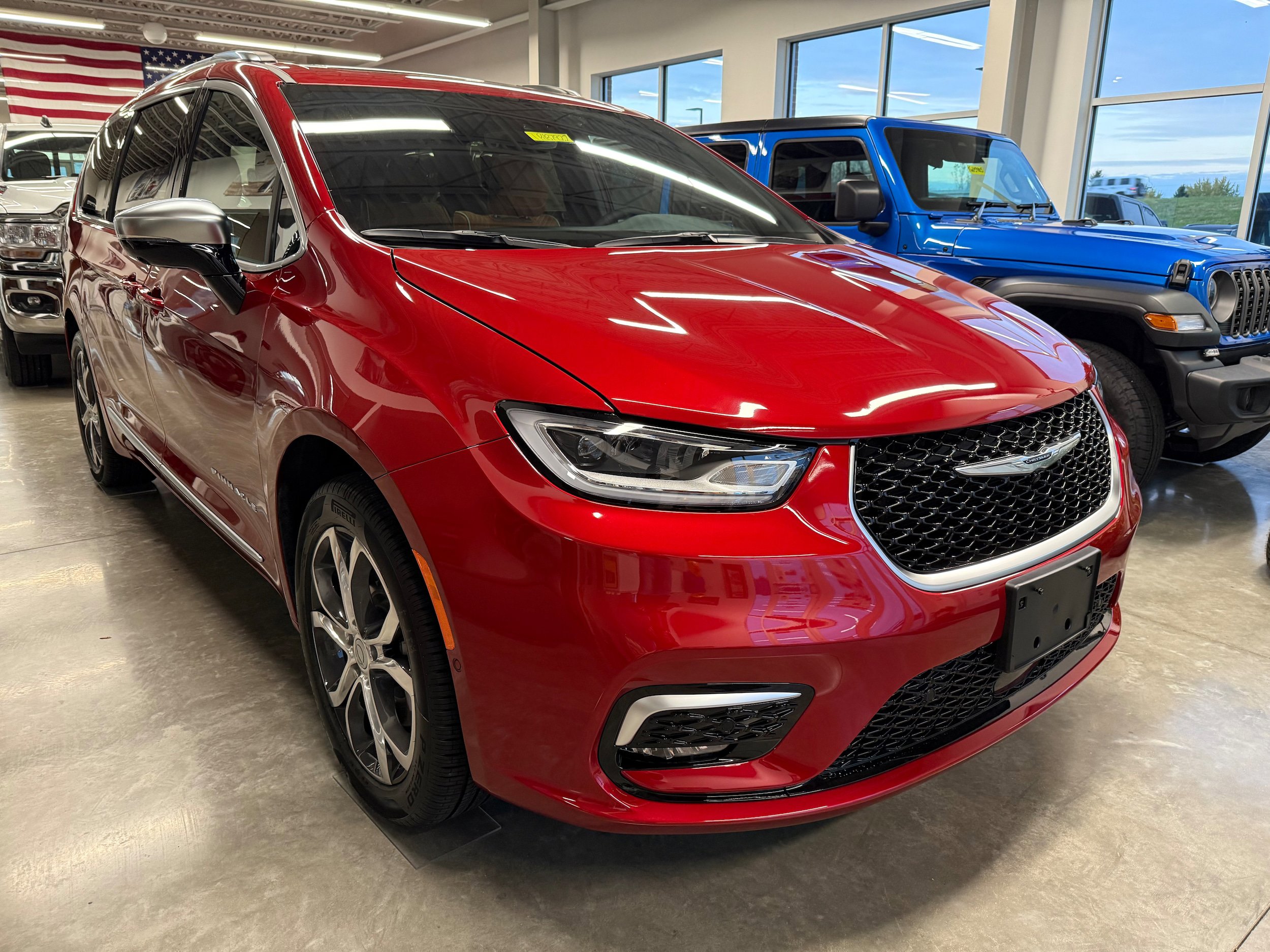 New 2026 Chrysler Pacifica Pinnacle w/ Trailer Tow Group AWD/4WD image 1