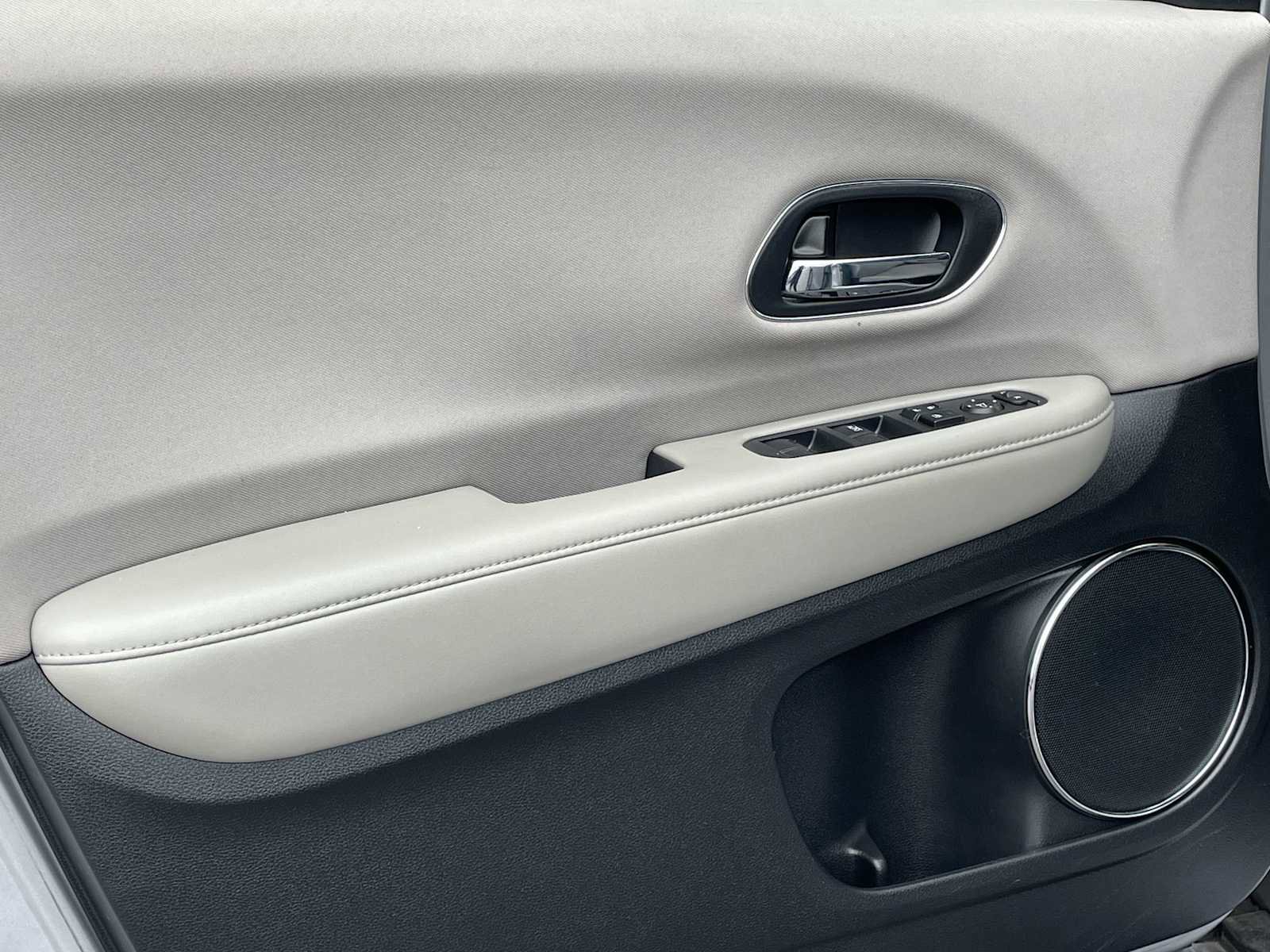 Used 2018 Honda HR-V EX image 12