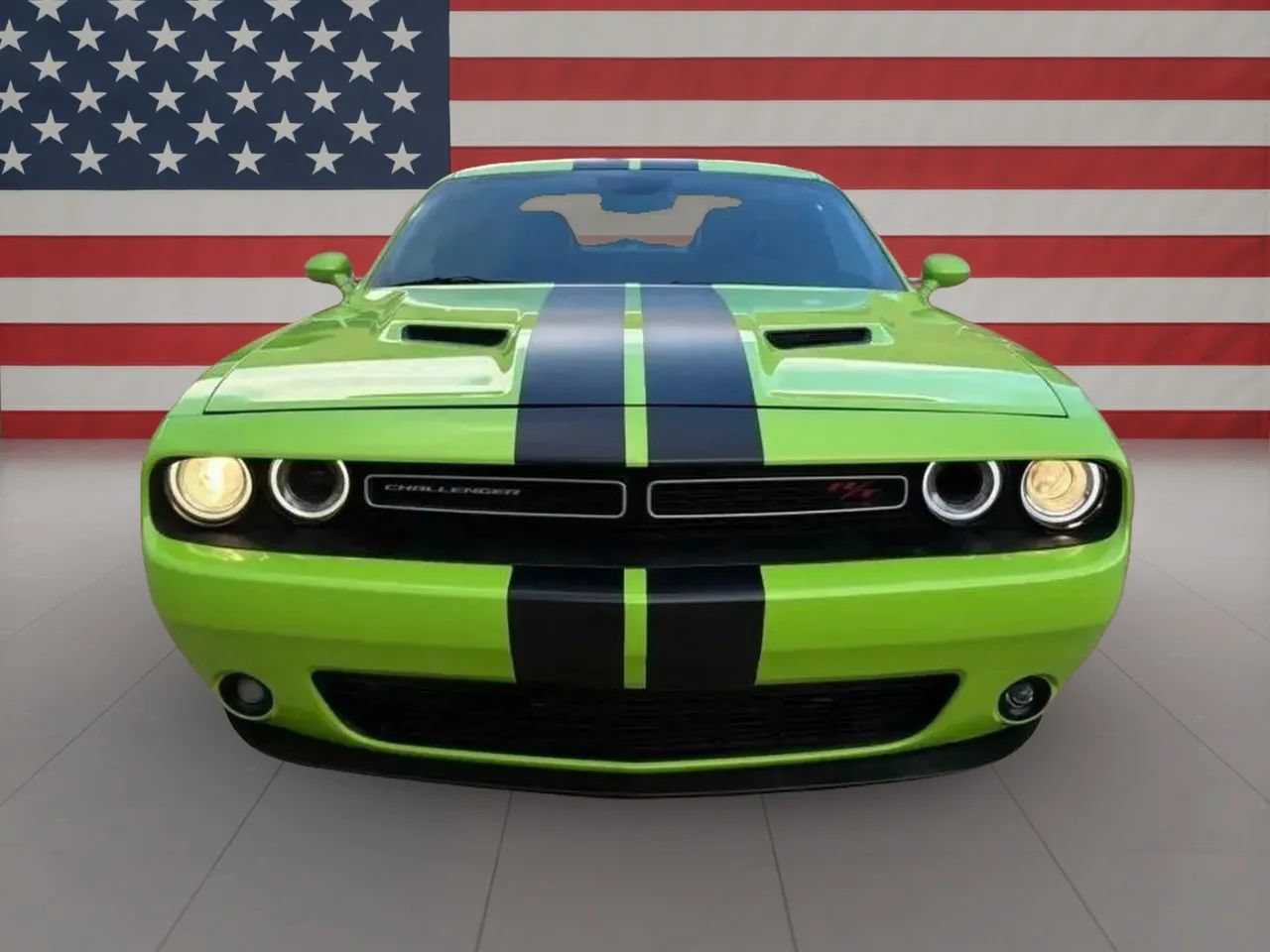 Used 2015 Dodge Challenger R/T Plus RWD image 3