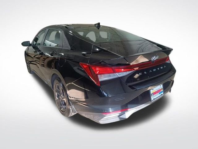 Used 2023 Hyundai Elantra SEL image 3