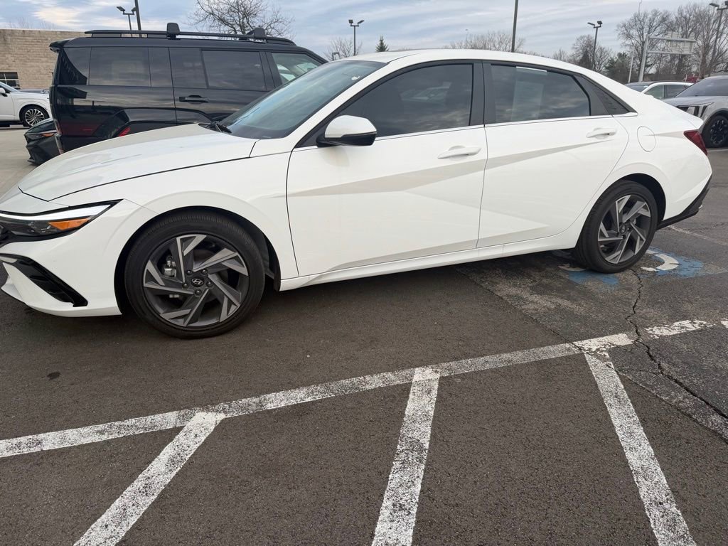 Used 2025 Hyundai Elantra Limited