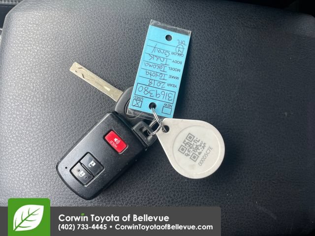 Used 2018 Toyota Tacoma TRD Sport AWD/4WD image 16
