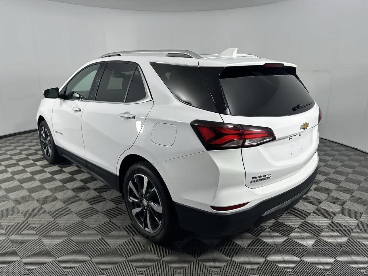 Used 2024 Chevrolet Equinox Premier FWD image 16