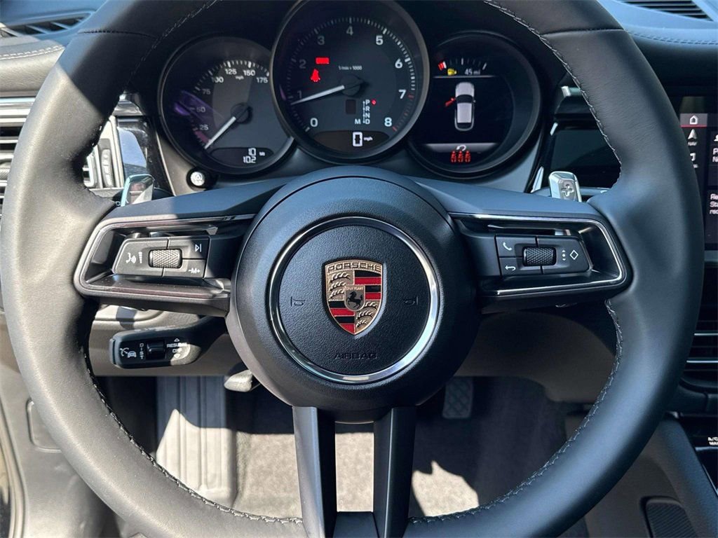 Used 2025 Porsche Macan AWD/4WD image 18