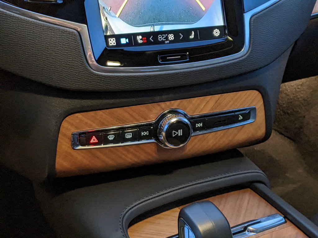 Certified 2025 Volvo XC90 B5 Plus image 18