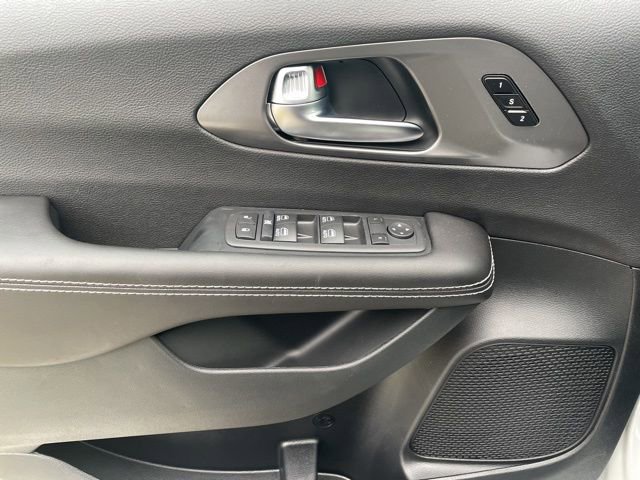 New 2026 Chrysler Pacifica Select w/ S Appearance Package image 19