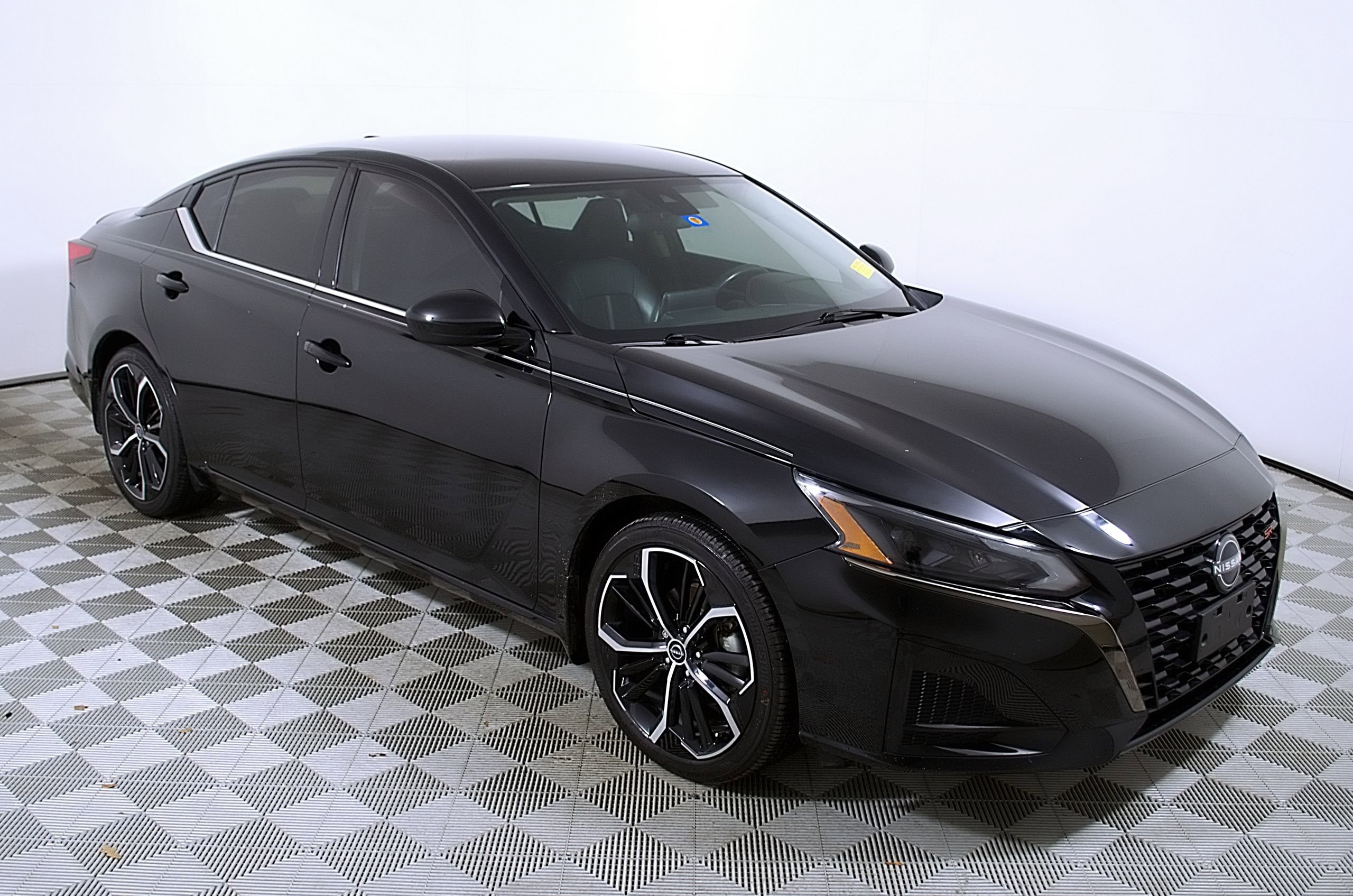 Used 2023 Nissan Altima 2.5 SR image 6