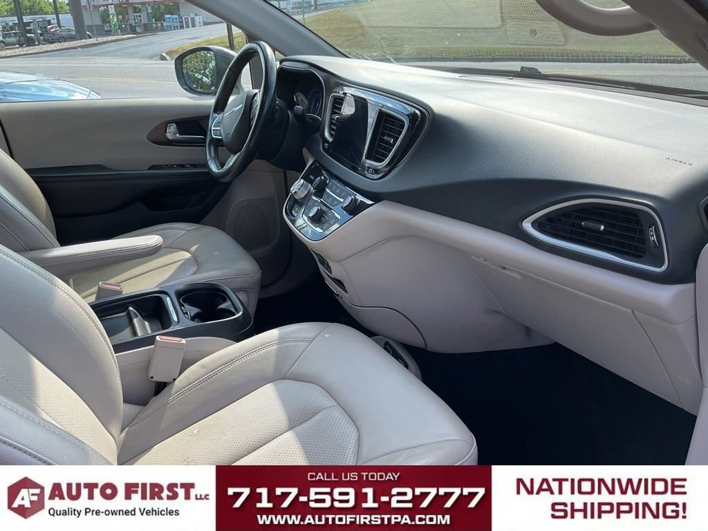 Used 2019 Chrysler Pacifica Touring-L w/ Advanced Safetytec Group FWD image 12
