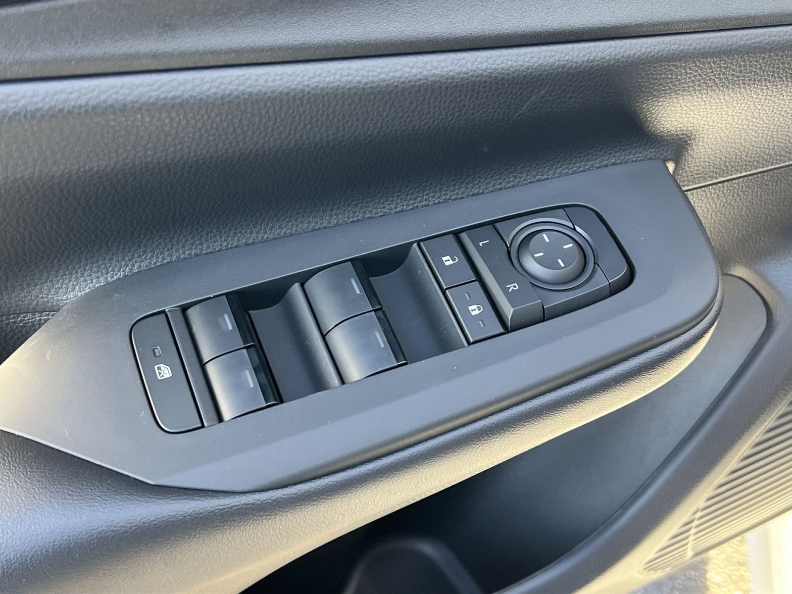 New 2026 Toyota Prius Plug-In Hybrid image 10