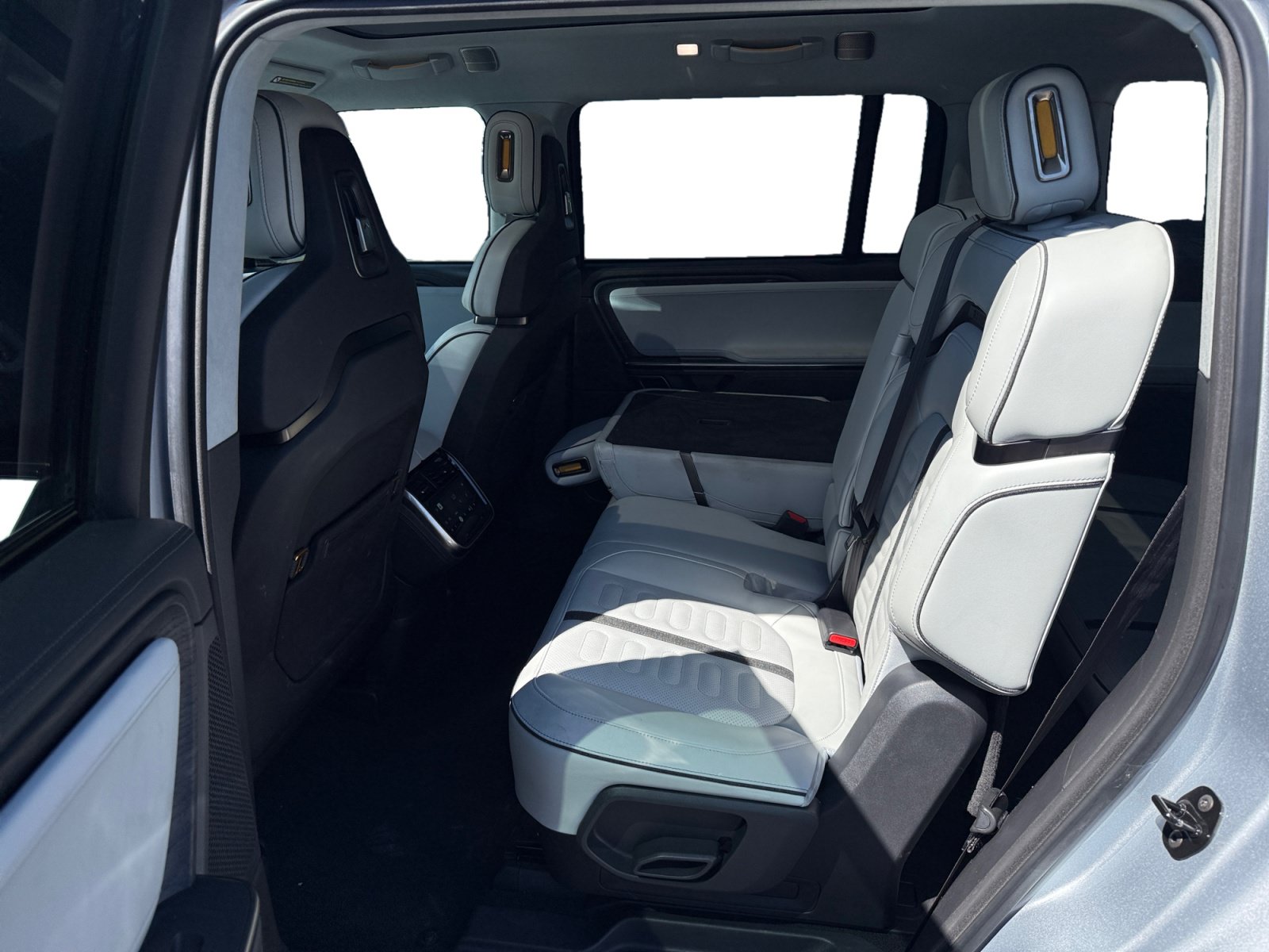 Used 2024 Rivian R1S Adventure Dual AWD/4WD image 16