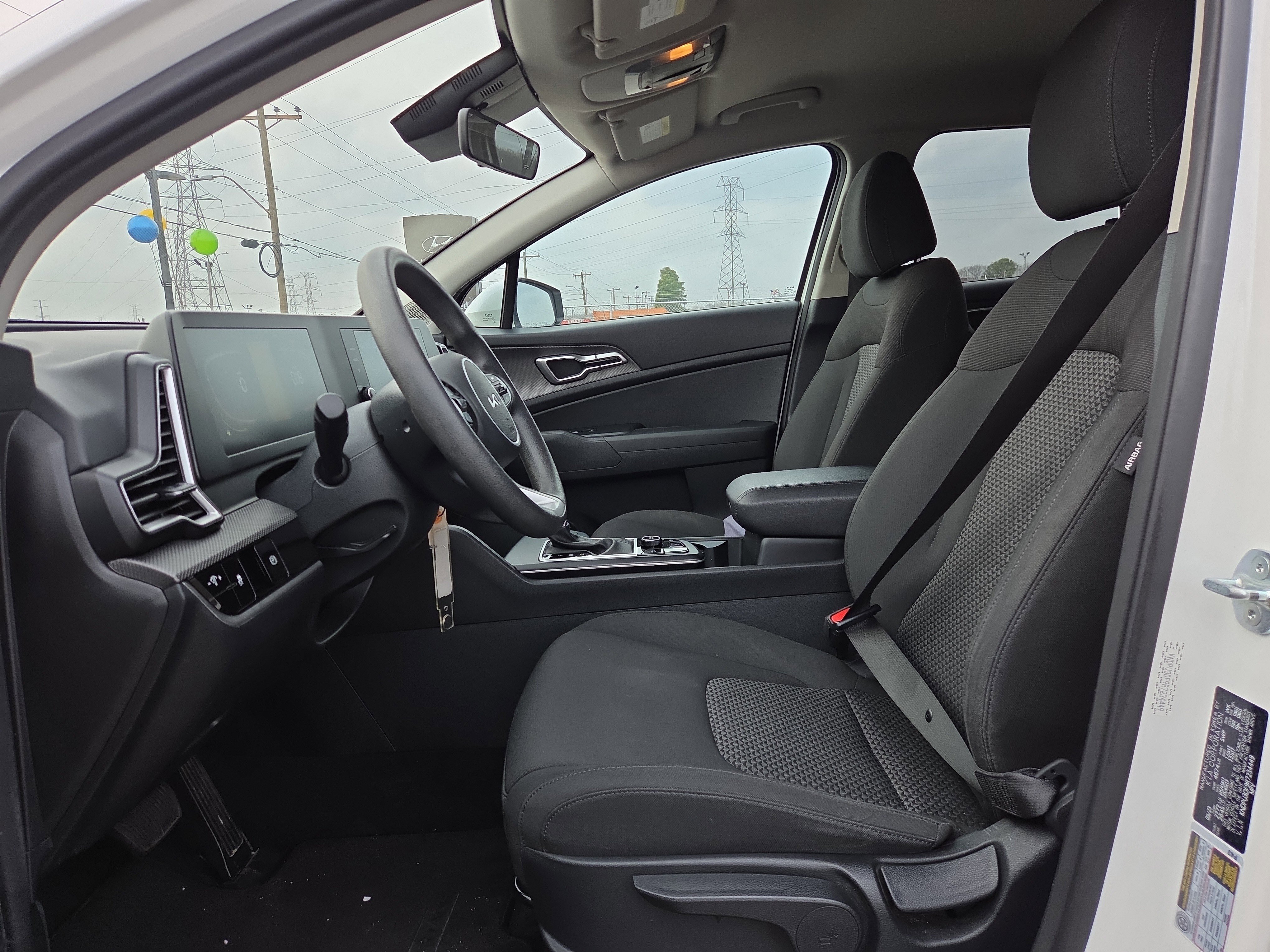 Used 2024 Kia Sportage LX image 7