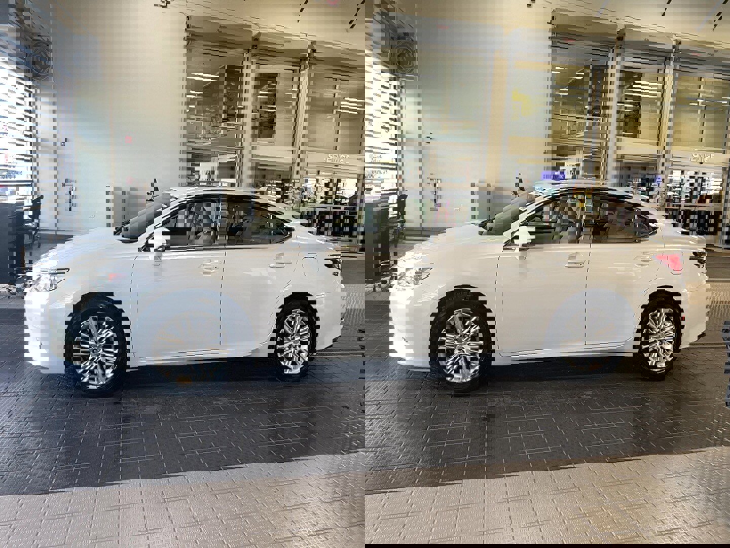 Used 2014 Lexus ES 350 w/ Premium Package image 4