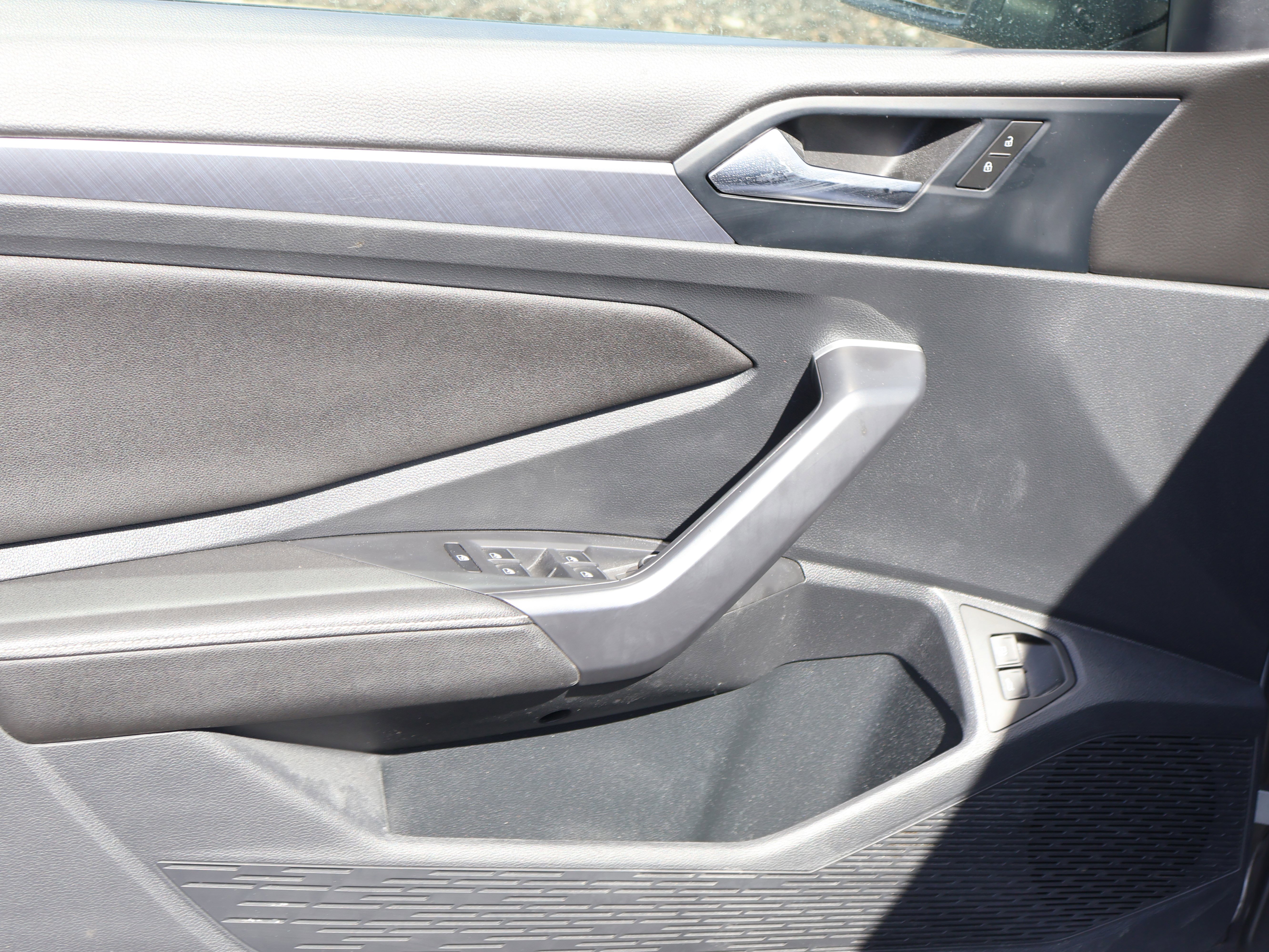 Used 2024 Volkswagen Jetta SE w/ Panoramic Sunroof Package image 21