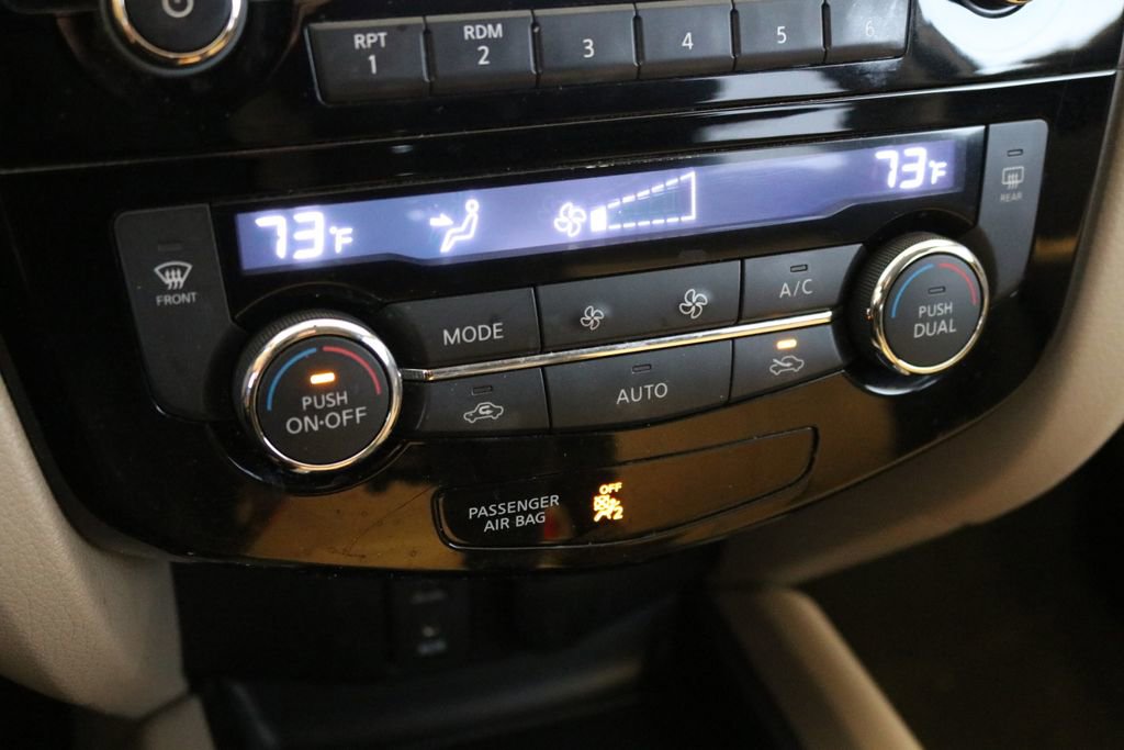 Used 2014 Nissan Rogue SV image 45