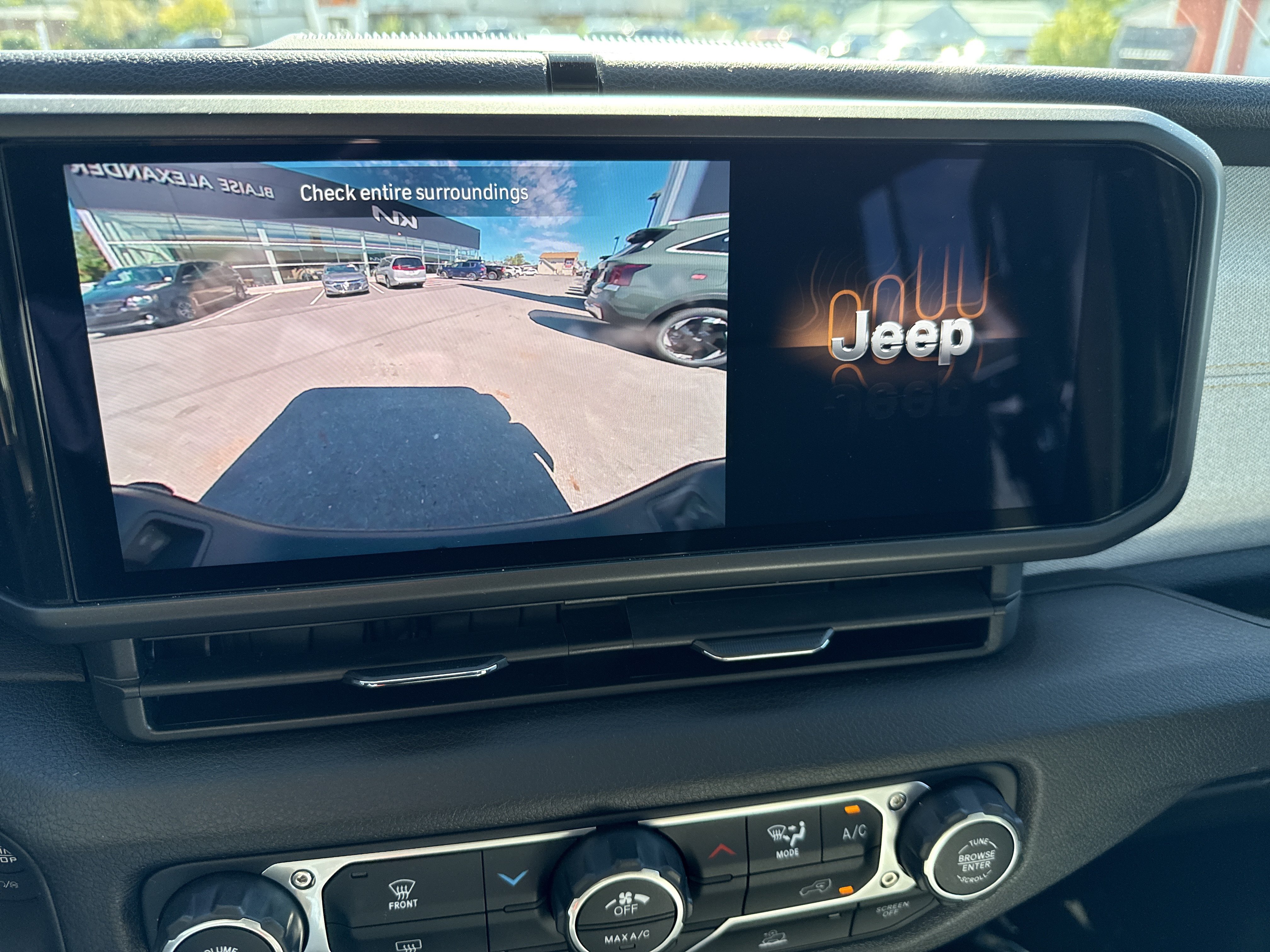 Used 2025 Jeep Gladiator Mojave AWD/4WD image 26