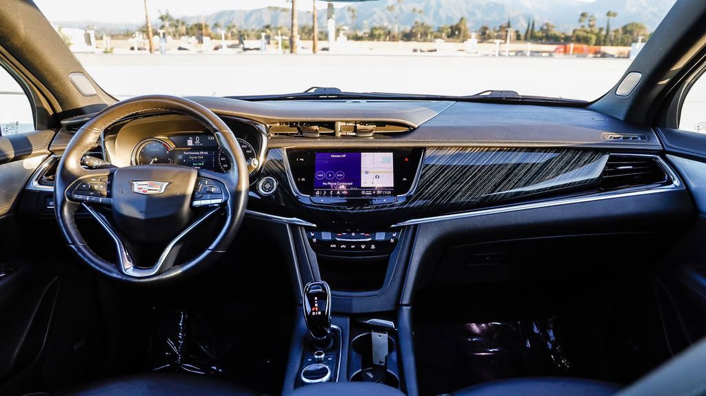 Used 2023 Cadillac XT6 Premium Luxury image 15