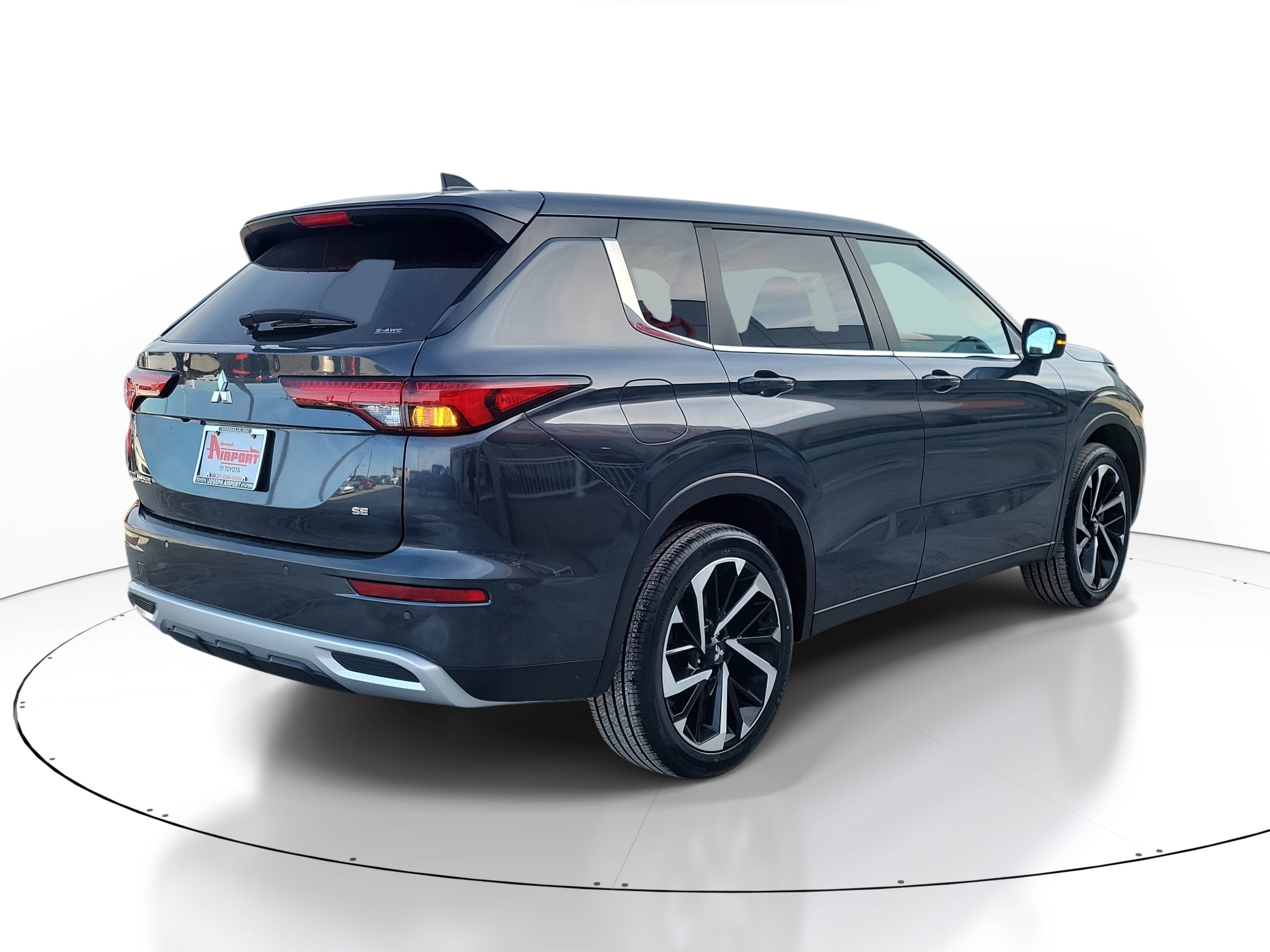 Used 2024 Mitsubishi Outlander SE image 4