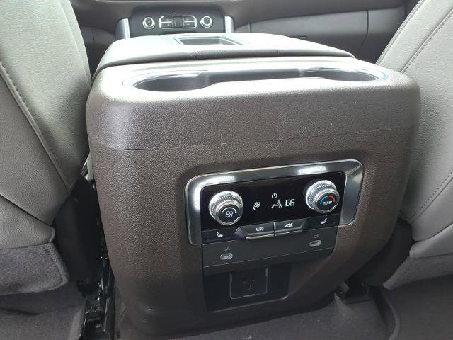 Used 2023 GMC Yukon SLT w/ SLT Premium Package AWD/4WD image 19