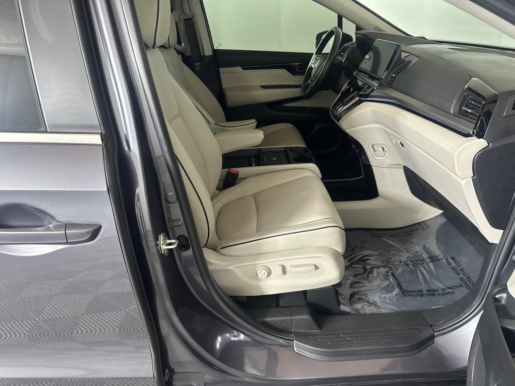 Used 2025 Honda Odyssey Touring image 13