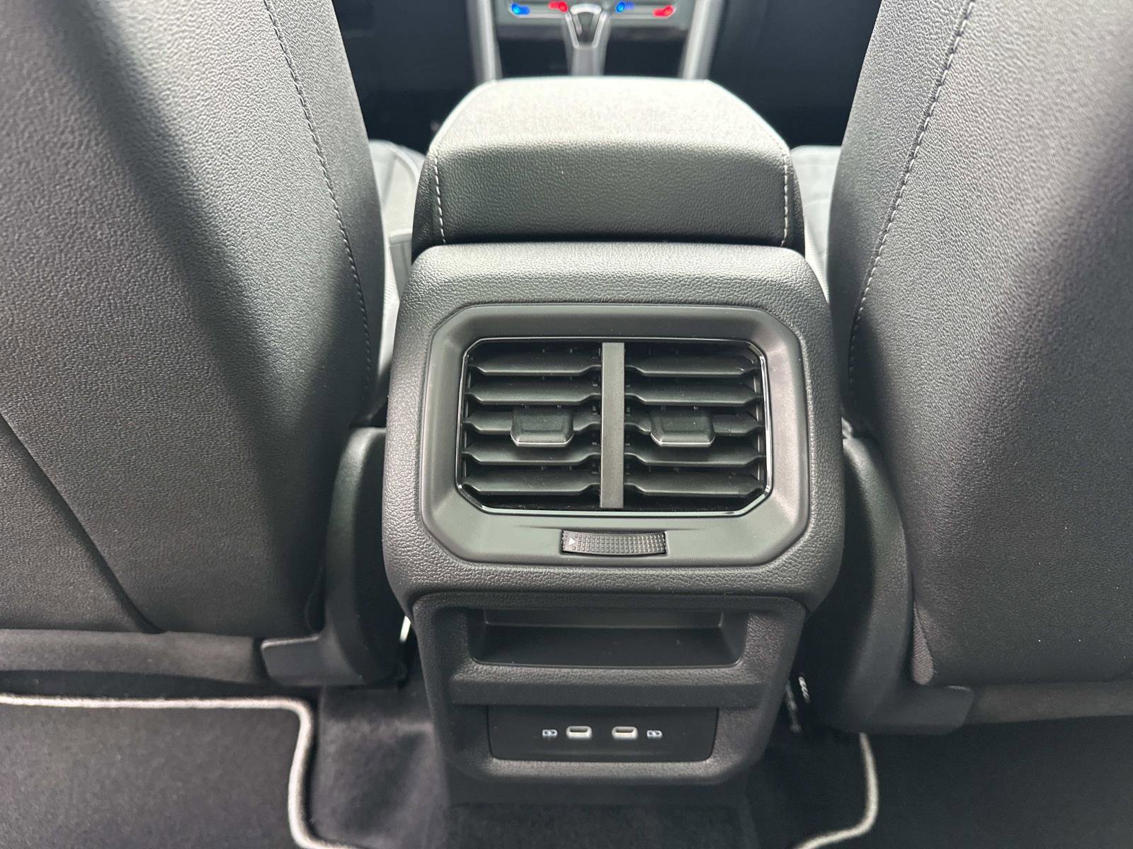 New 2026 Volkswagen Taos SE FWD image 15