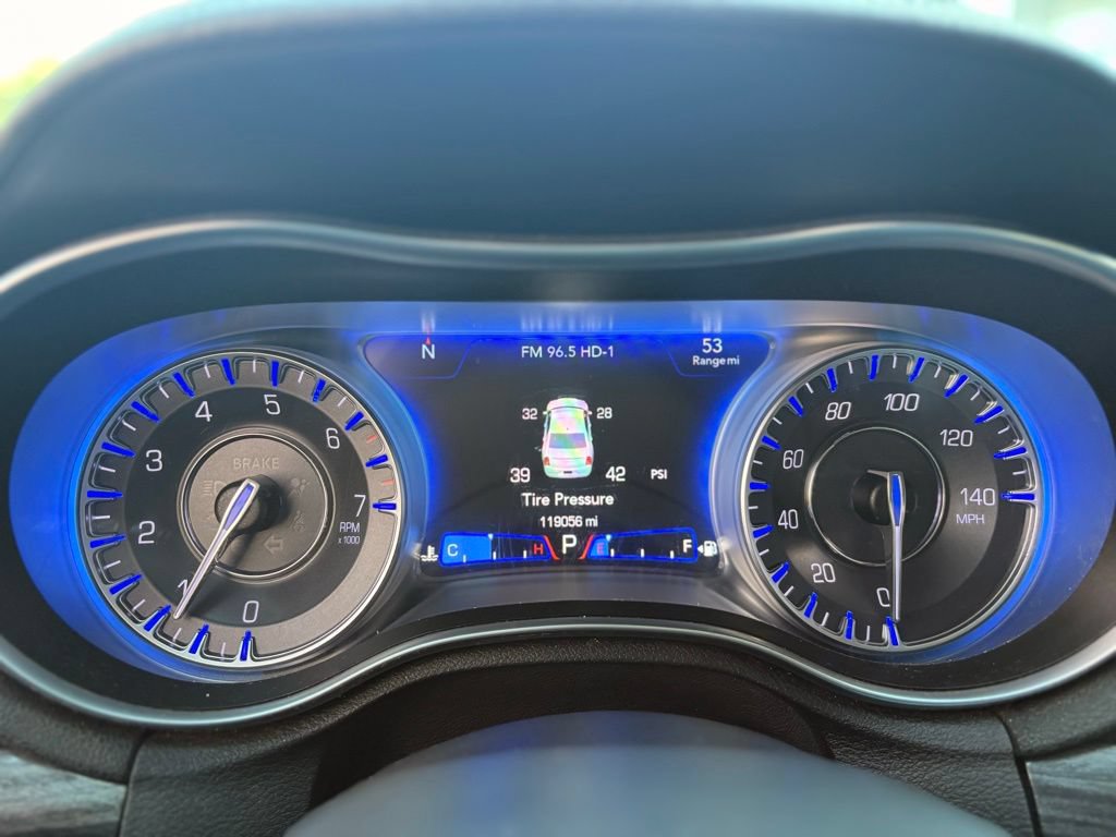 Used 2019 Chrysler 300 Touring w/ Chrome Appearance Package RWD image 21