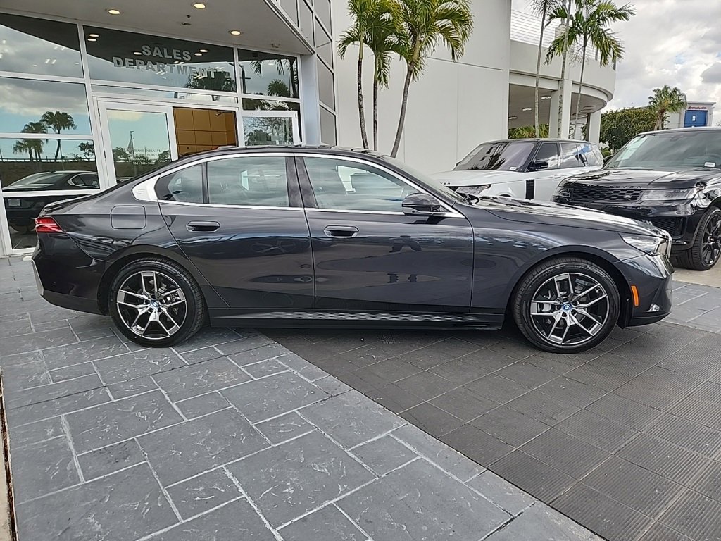 Used 2025 BMW i5 eDrive40i image 7