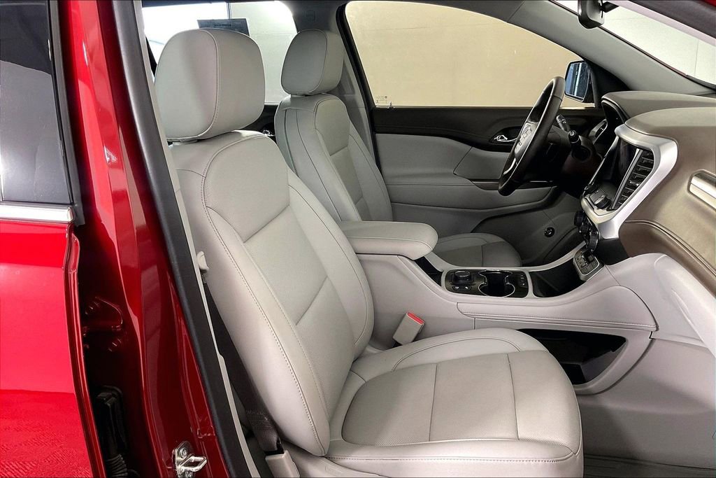Used 2023 GMC Acadia SLT w/ Preferred Package FWD image 9