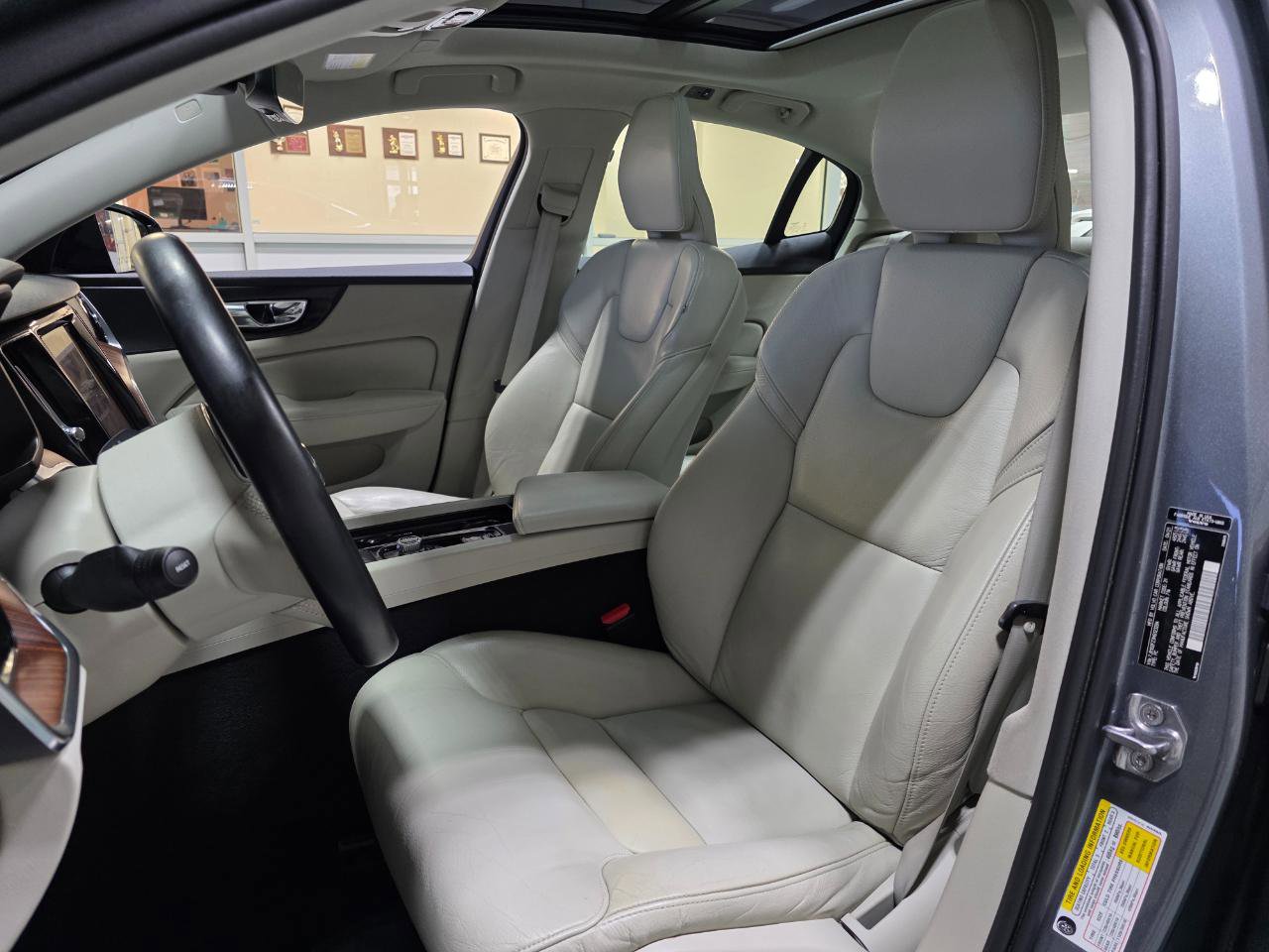 Used 2021 Volvo S60 T5 Momentum w/ Premium Package image 15