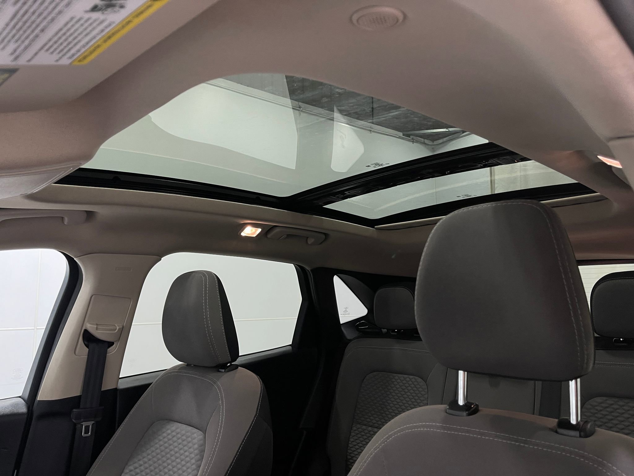 Used 2020 Ford Escape SE image 11