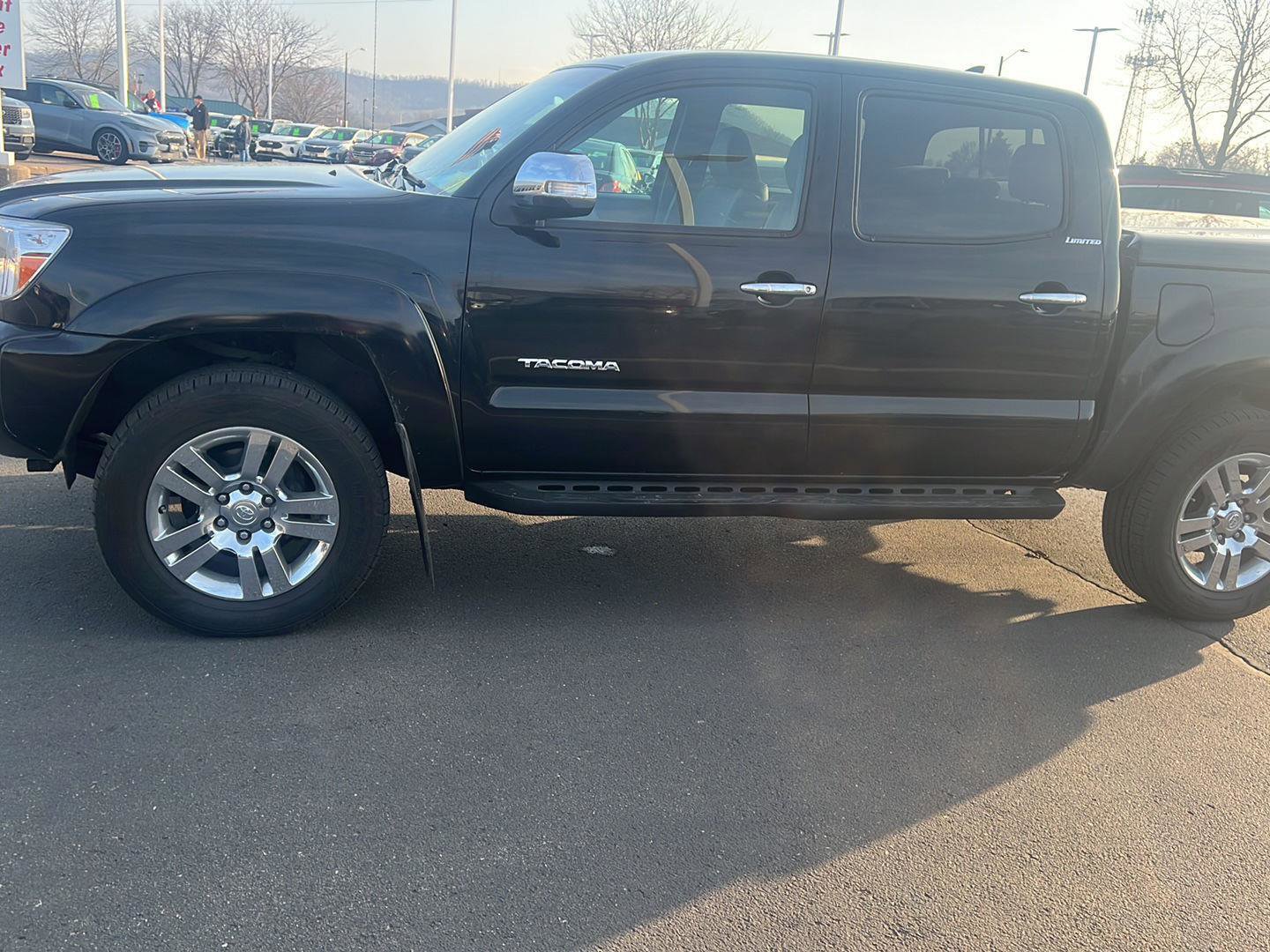 Used 2014 Toyota Tacoma 4x4 Double Cab w/ Limited Package image 11