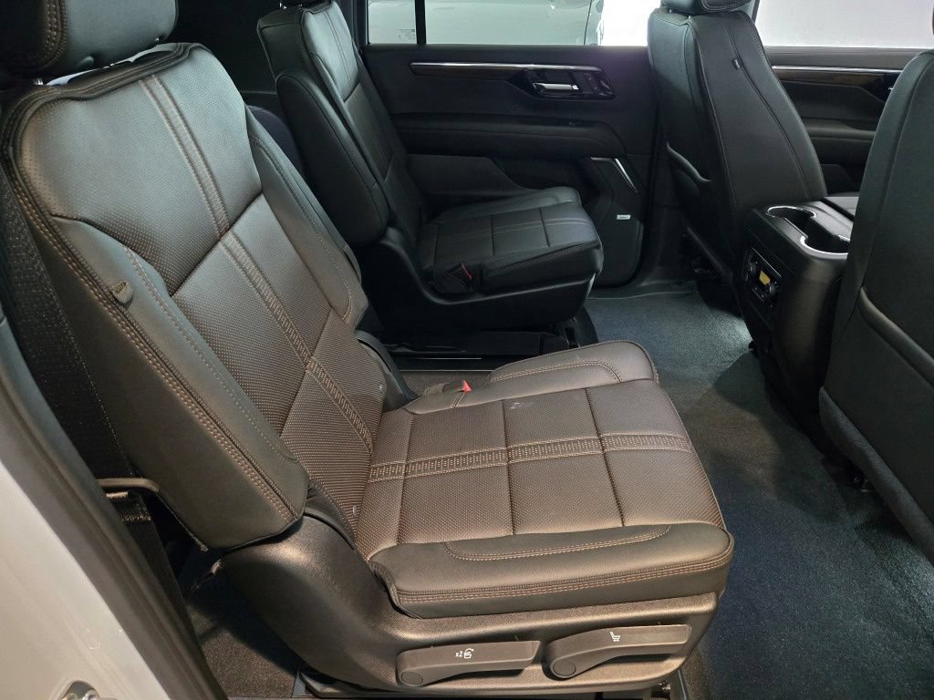 New 2026 Chevrolet Suburban High Country AWD/4WD image 10