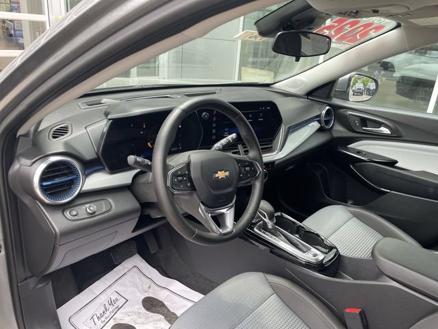 Used 2025 Chevrolet Trax LT w/ LT Convenience Package FWD image 18