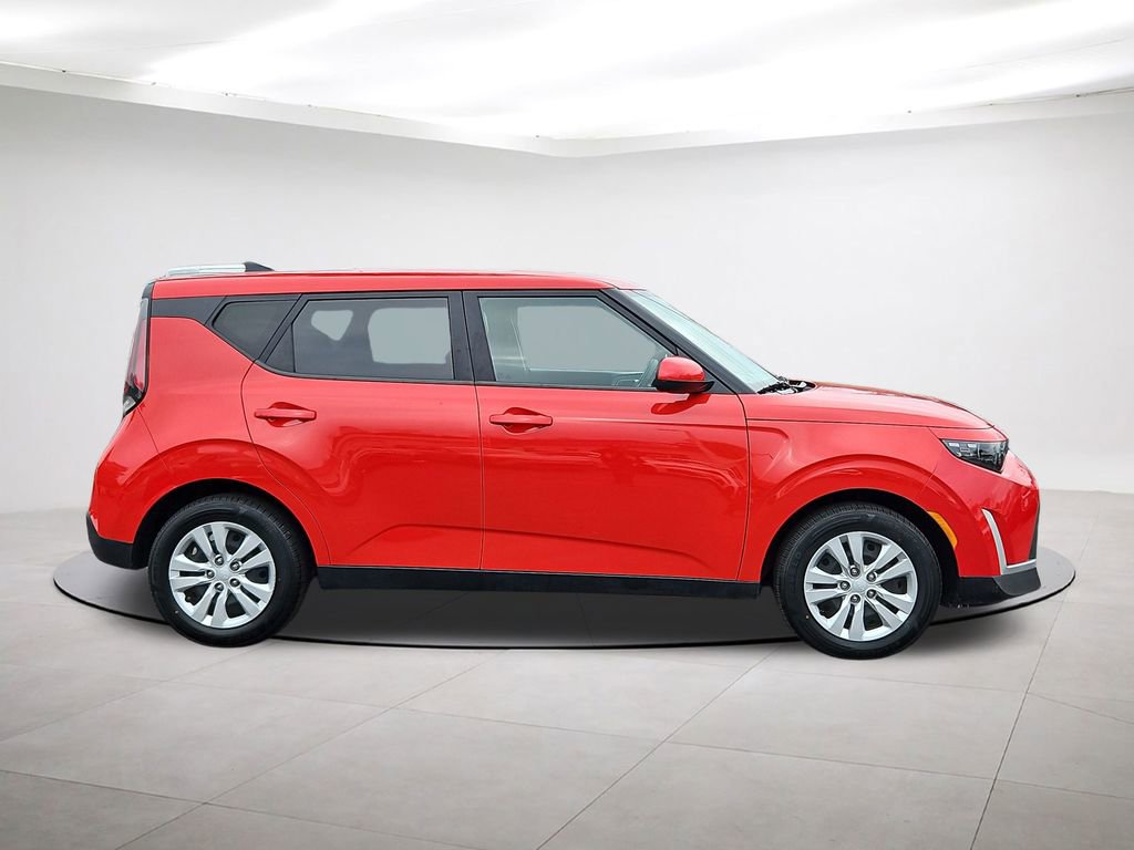 Used 2024 Kia Soul LX image 8