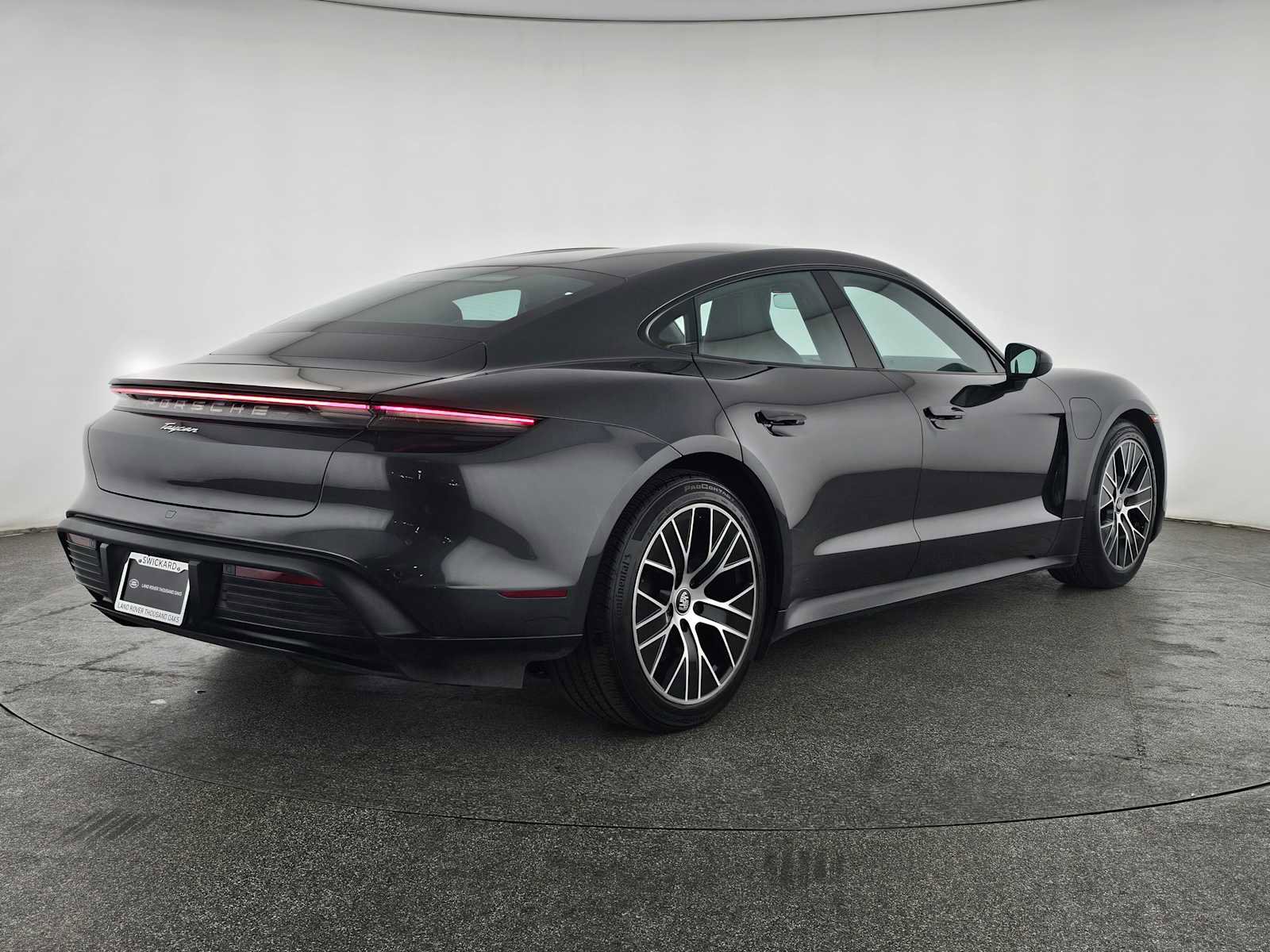 Used 2021 Porsche Taycan image 5