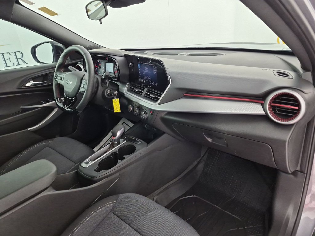 Used 2026 Chevrolet Trax RS w/ Sunroof Package FWD image 35