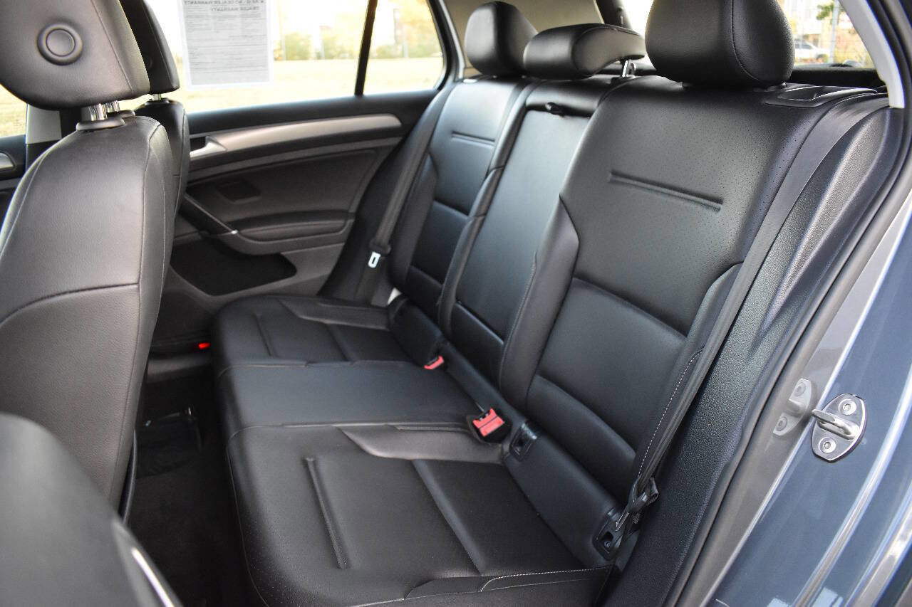 Used 2017 Volkswagen Golf S image 14