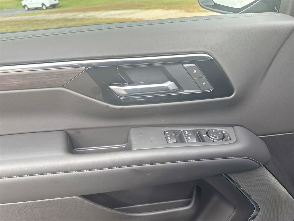 New 2026 Chevrolet Suburban LS image 15