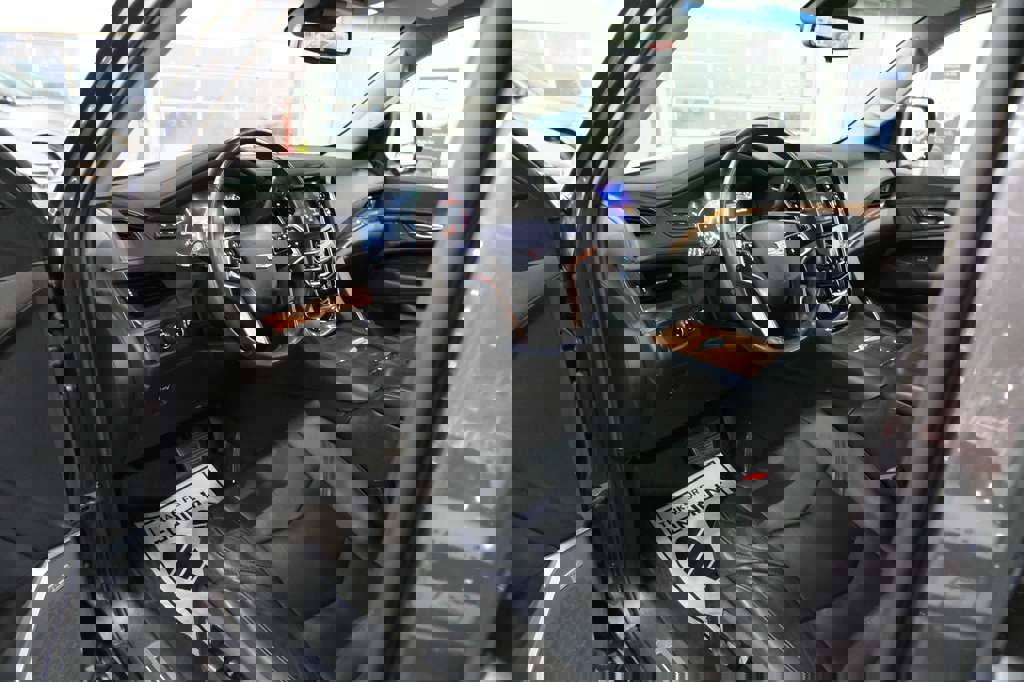 Used 2017 Cadillac Escalade ESV Premium Luxury image 16